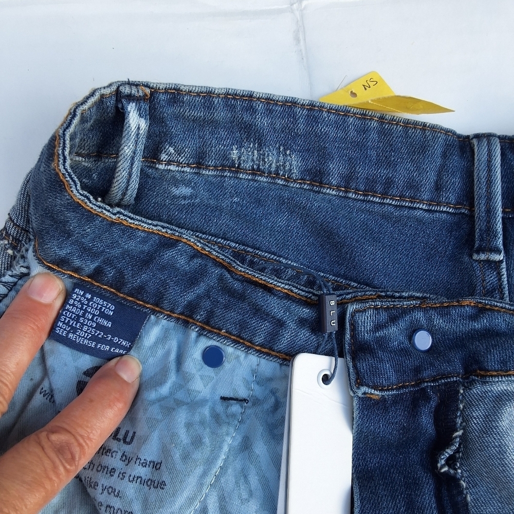 Tractr Blu Beaded Denim Shorts 28 NWT - Picture 15 of 16